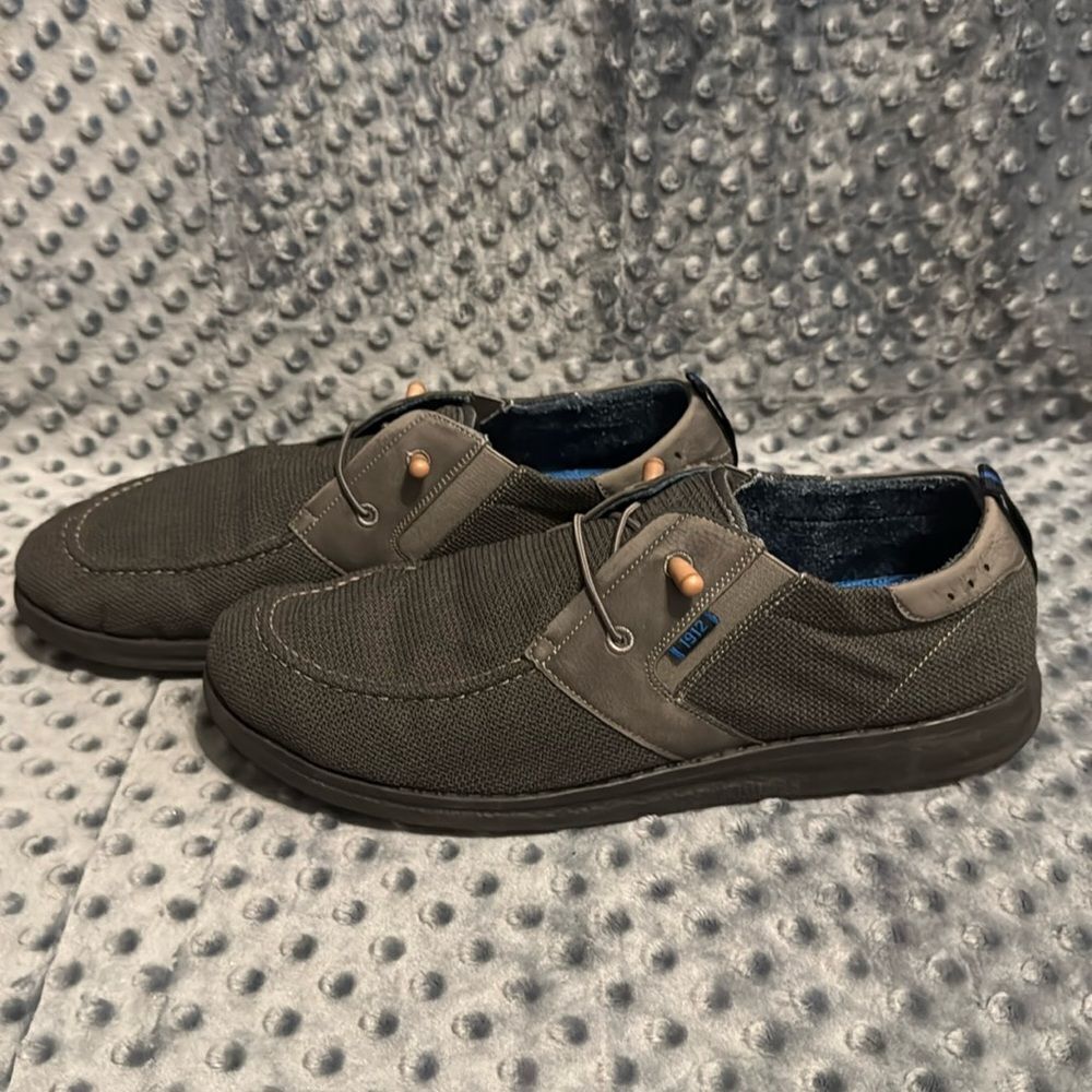 Men’s Nunn Bush Casual Slip-On’s.   WIDE